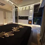 Hanza Tower Home4u Apartament *