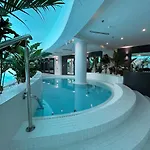 Hanza Tower Home4u Apartament *