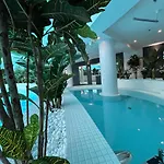 Hanza Tower Home4u Apartament *