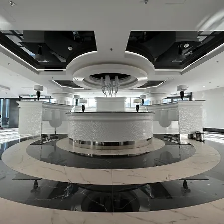 Hanza Tower Home4u 公寓 *