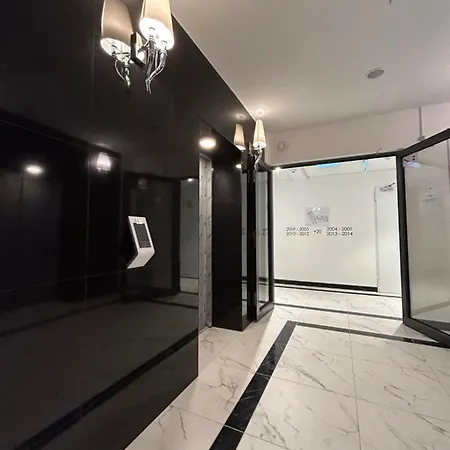 Hanza Tower Home4u Apartamento *