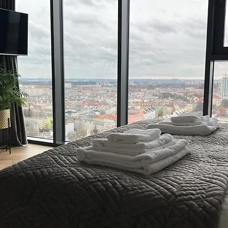 Hanza Tower Home4u Apartment