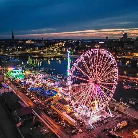 Hanza Tower Home4u Apartamento *