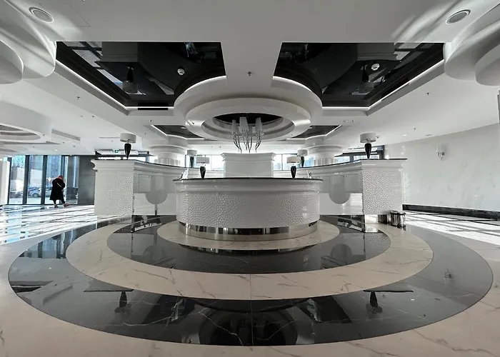 Hanza Tower Home4u Apartament *