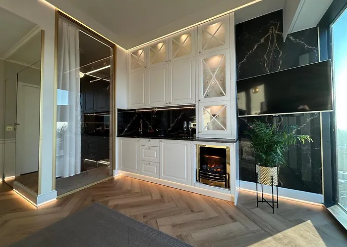 Hanza Tower Home4u *