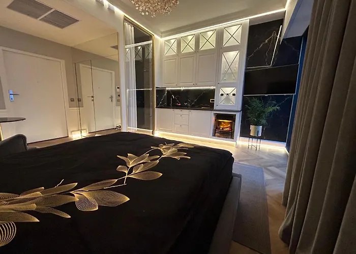 Hanza Tower Home4u Apartament *