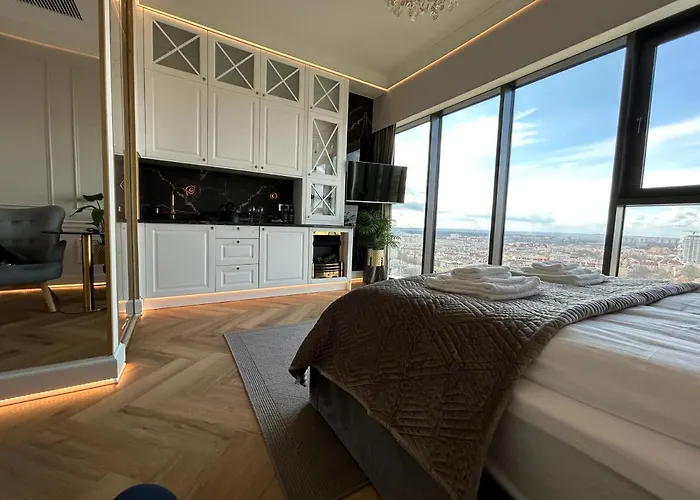 Hanza Tower Home4u 公寓 *