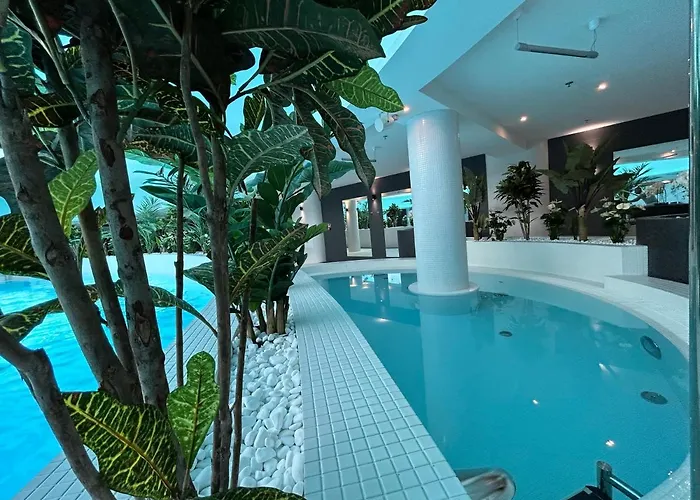 Hanza Tower Home4u Appartement *